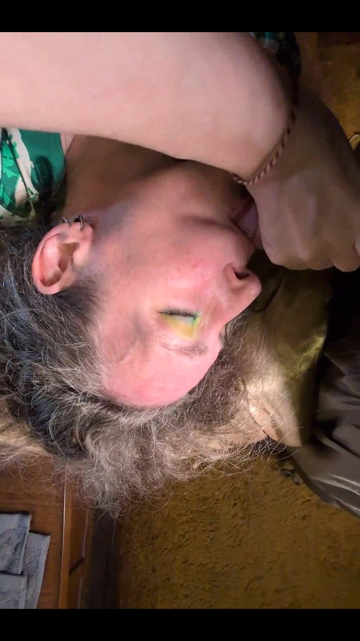 Elaras Pan: Ich lutsche meinen schwanz, während sie orgasmen von ihrem vibrator...