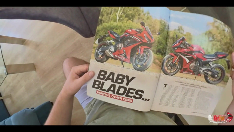 OlxRedFox: 帮助热辣继母，操她紧致的屁股并在她体内射精