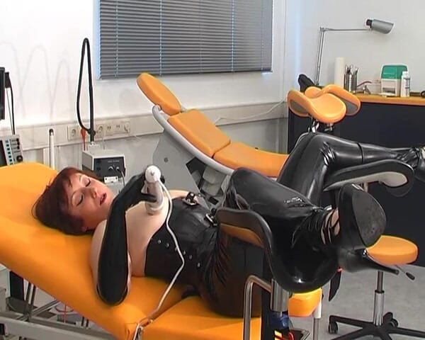 Rubber & Clinic Studio - 1ATOYS: Masturbation in rubber on the gyntable