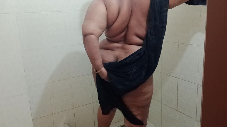 Morjenabb: Desi badkamer douche, Desi stiefzus Badkamer douche mms