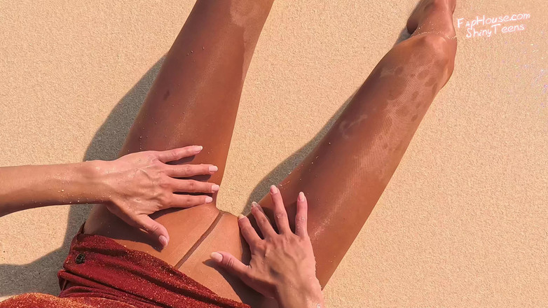 Shiny teens: 914 Shiny Wolford Pantyhose di Pantai
