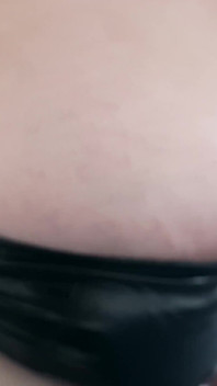 Sex hungriga stora tuttar MILF Violette Blakk cuckolds med creampie