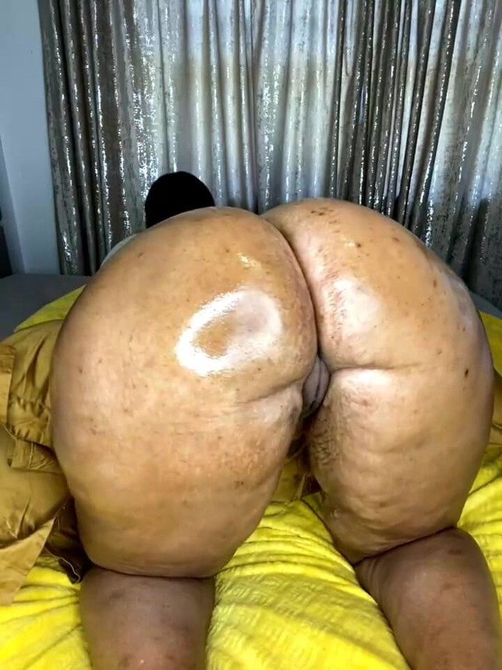 Big black clapping booties: Jack off to Extremely Great, Episode 1029