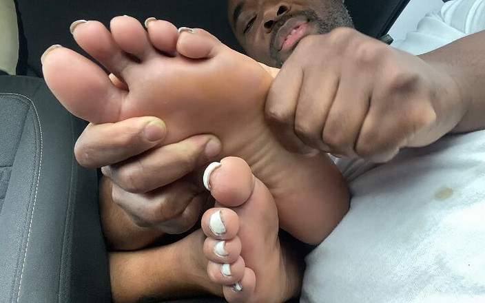 Foot Patrol: Séance en voiture, détente avec Amazon_goddess_ semelles en T en...