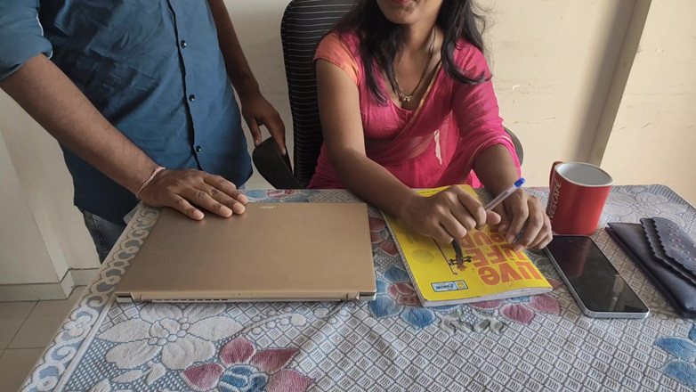 Mumbai Ashu: Doamna a făcut sex cu Office Boy audio hindi