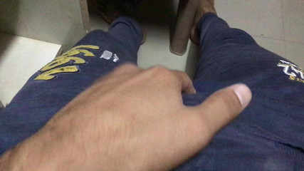 Tasty lund sexy: बाथरूम में हाथों से चुदाई कर रहा आदमी सौतेली मम्मी के सामने लंड और चूत चूसता है