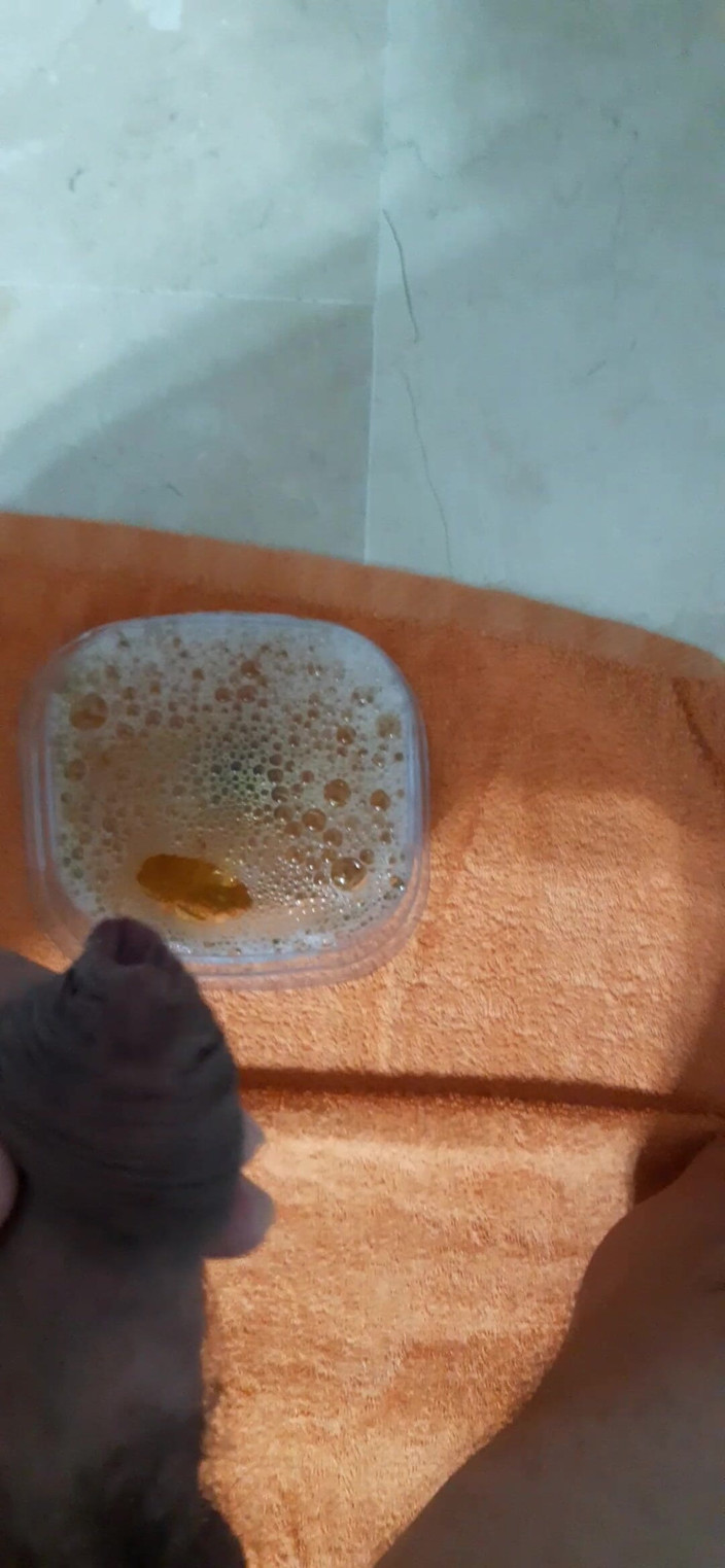 Orinadas_jmv54: बोतल में पेशाब