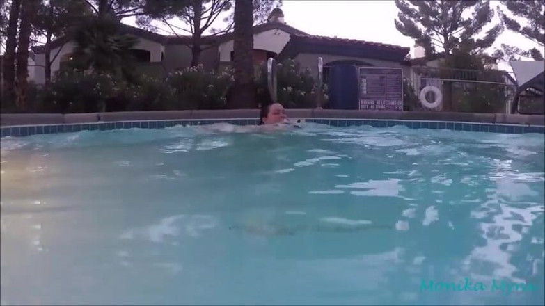 BBW Pleasures: SSBBW Body swimming (underwater view)