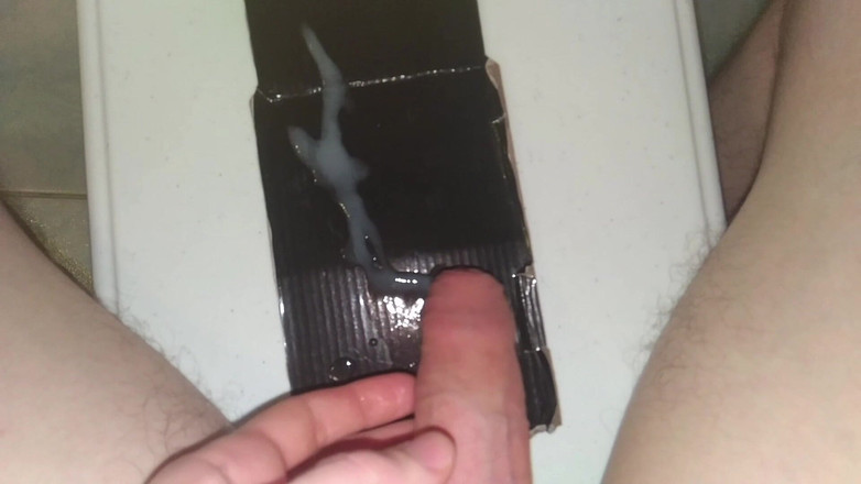 Dinar: Büyük bir yarakla boşalıyor ve her şeyi ateşli dölle su basıyor.