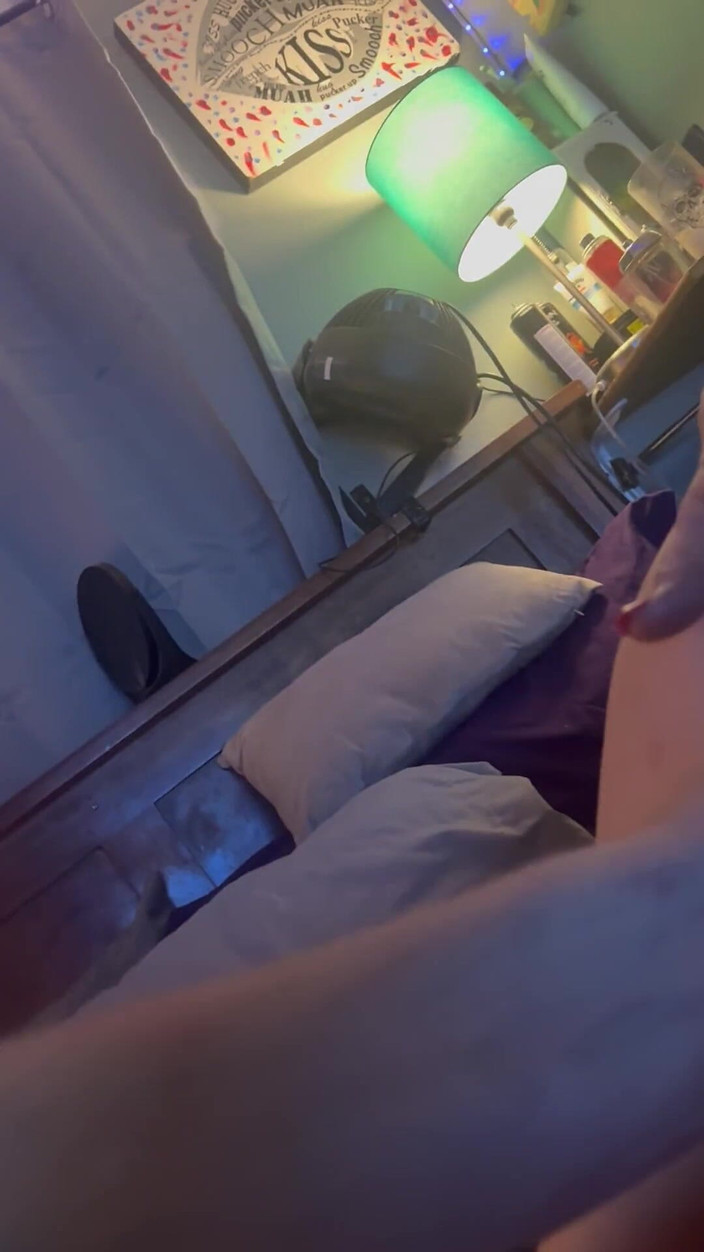 Zoey Portland: 점심 시간에 자동차 정비사에게 따먹히는 발정난 젊은 밀프