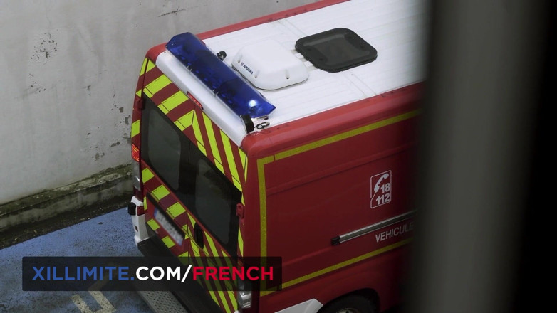 French girls at work: 의사에게 관심이 있는 핫한 간호사