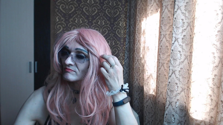 violet_bisex: Sundej Si Kalhotky a Vezmi Si Je Všechny Do Pusy.