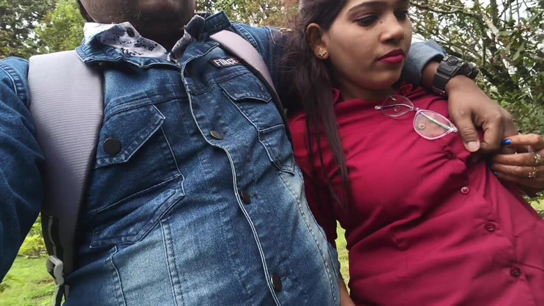 Sona bhabhi: Indisk desi -flicka som kysser scener och bröst pressar av sin...