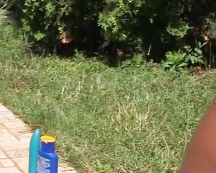 Deutsche XXX Filme: Blondă germană cu țâțe mari futută lângă piscină