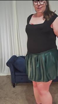 Thick Booty Showing off Skirts and Heels