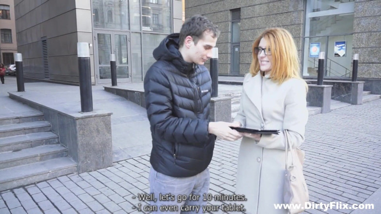 She is Nerdy: Fucking on sightseeing tour
