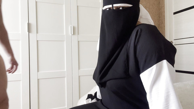 Lux Eva: Ibu tiri semok arab dientot gaya doggy habis-habisan