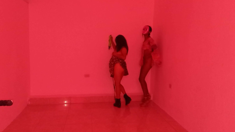 Martin13: Najlepsi przyjaciele spotykają się, aby zrobić zmysłowy taniec pokazując pochwy