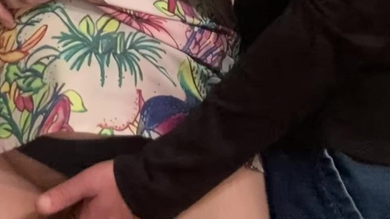 PriyaNaavya: Omg! Schöne muschi und höschen in der U-bahn berühren