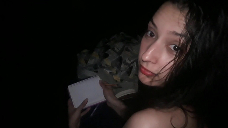 Little Ant2: Ma voisine excitée a fait irruption dans ma chambre. Je...