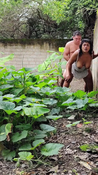 Follo a Madrastra India Al Aire Libre Hasta Dejar Su Concha Llena De Semen