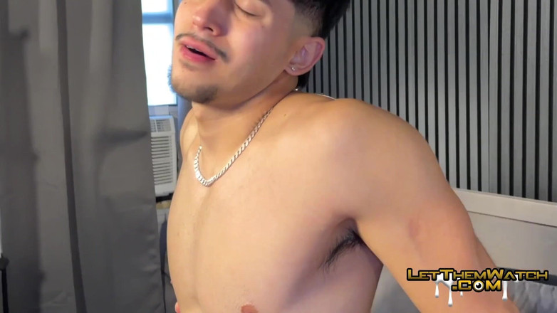 Let them watch: Monsterlul grote zwarte lul neukt Edgar Twink latino kerel rauw!