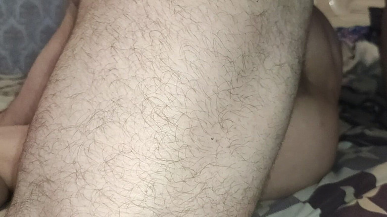 Irochka3008: Sdraiato di lato - peloso e con il sedere, veloce da...