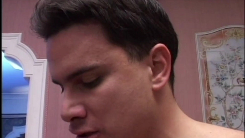 Inhonorof porn: D’abord, Elle Danse Pour Eux, Puis Elle Se Fait Baiser...