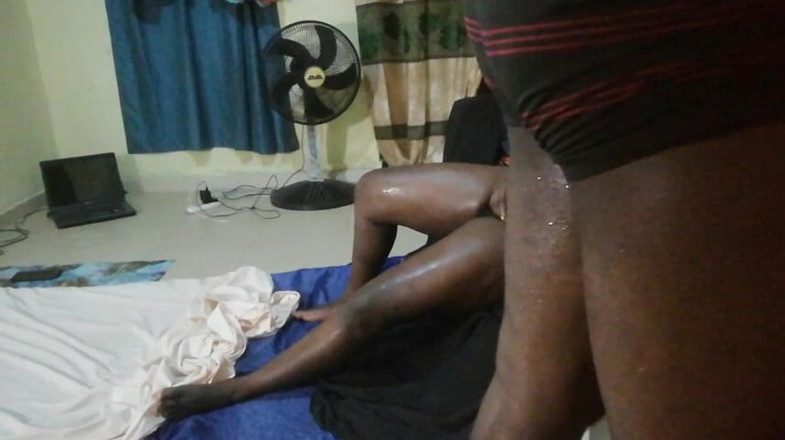 Pornsexlive: Islandığımda üvey kız kardeşim