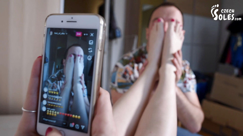 Czech Soles - foot fetish content: Foot fetiš youtuber tajně streamuje svůj footboy