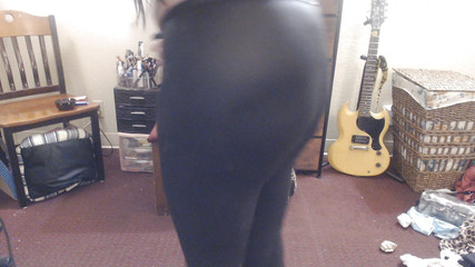 Abby Anna: Goyangan pantat cewek selulit goyang-goyang