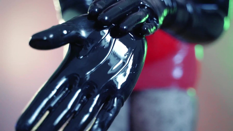 Arya Grander: Guantes de goma de látex largos fetiche