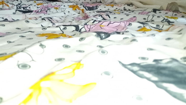 Mr Cute Cock: 丈夫骄傲地看着被邀请的大黑像以前那样伸展他的妻子