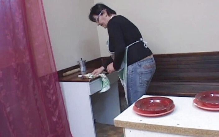 Real Home Made: Dirty mature housewife banged doggystyle