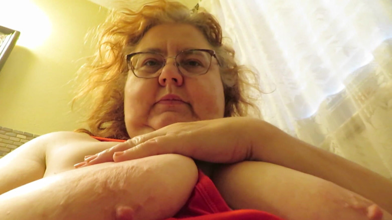 BBW nurse Vicki adventures with friends: Body tour nv in bathroom hairy pussy piss
