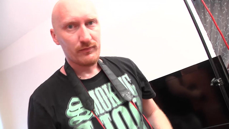 MMV films - The Original: एक काले रंग के स्तर पर एक सफेद मुर्गा