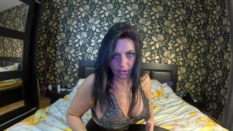 MilfyCalla: Трахнутая в рот и покрытая спермой - большие сиськи, верблюжья лапка и глубокая оральная инструкция по дрочке