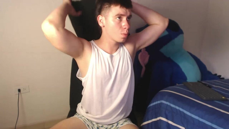 Icyhot707: 我自慰并向镜头展示我的屁股