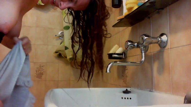 Nicoletta Embassi: Dirty hair sexy washing