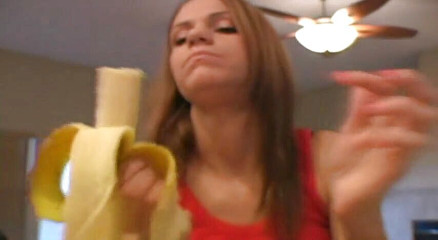 Femdom Austria: Banana tease