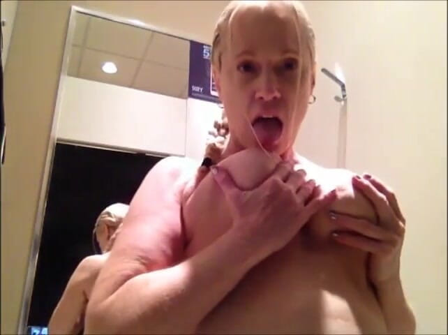 Gartersex: Change room cum fun