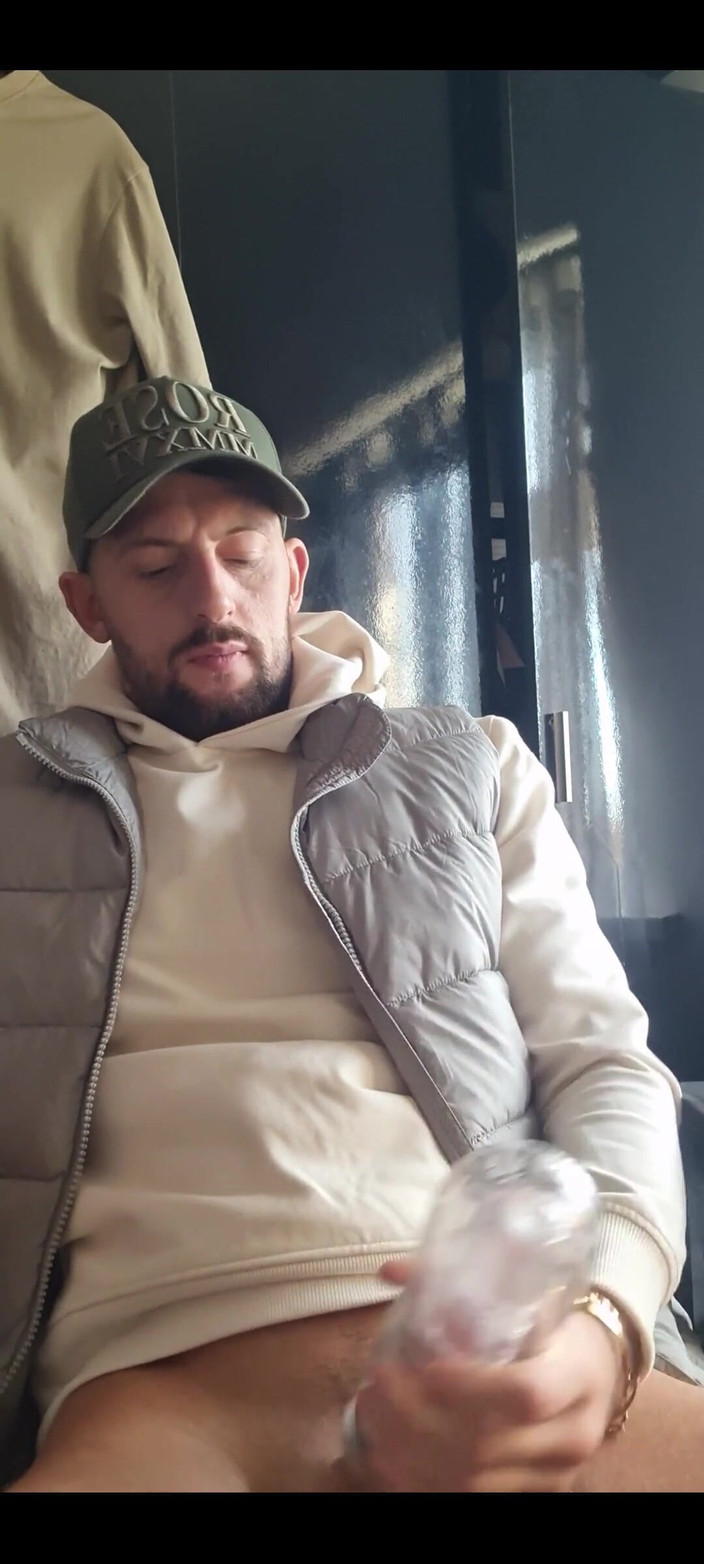 Englishtom20vip: 젖탱이를 빨아주는 핫한 십대