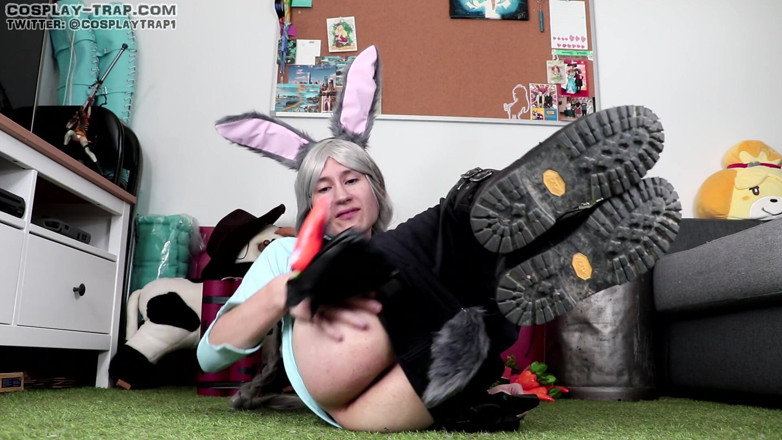 RosalinaxGirl: Judy's dressing down, cosplay trap