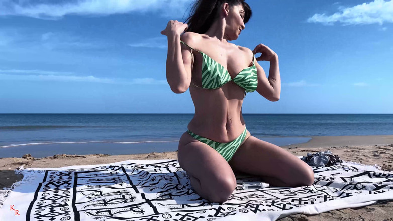 BONDAGE KINK - KINKY ROPES: Squirta in una spiaggia ******