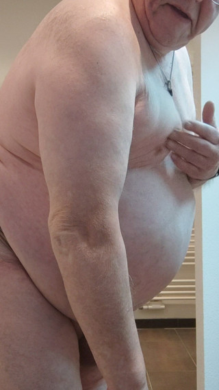 Karlchengeil: Horny as allways