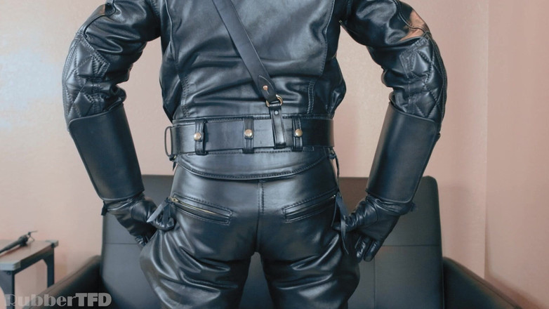 RubberTFD: Uniforme de couro close-up [tomada alternativa]