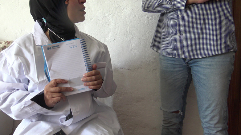 Souzan Halabi: Мужчина страдает эректильной дисфункцией и консультируется с арабским доктором в Париже