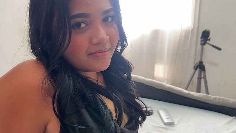 Yohamedi: Erkek arkadaşından ayrıldı ve üvey erkek kardeşi ona bir anlık mutluluk...