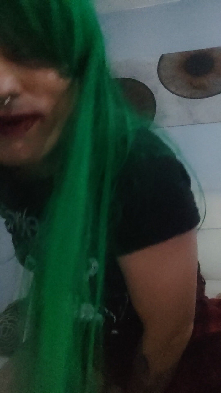 Alicia Moonkalation: Waria Punk Jerman Memberikan Merangkap Solo