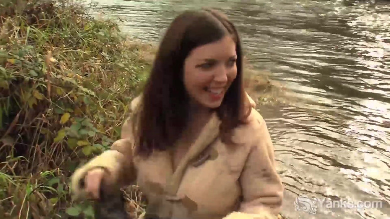 Yanks: Chesty amateur Amber masturbating outdoors